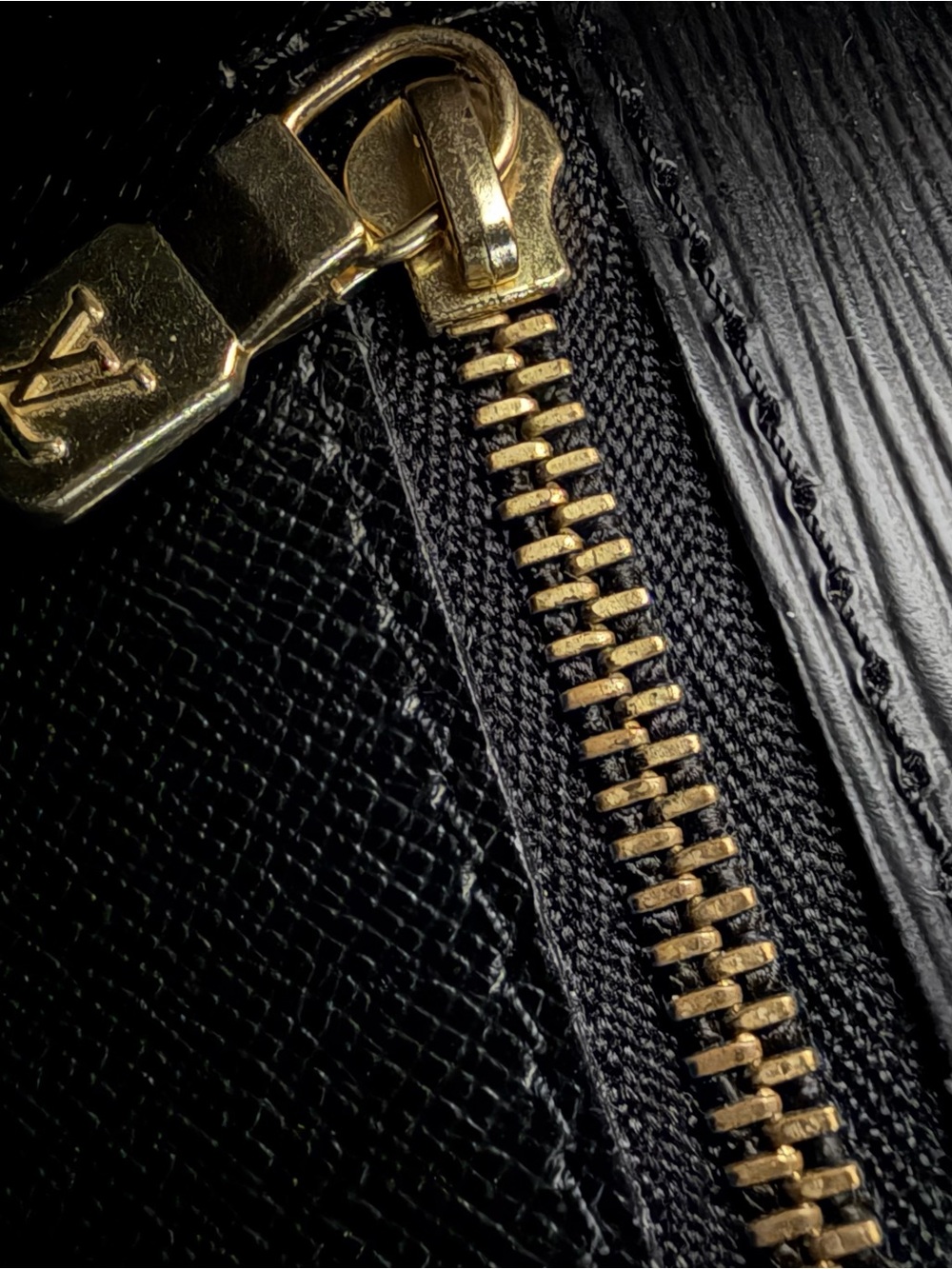 Louis Vuitton Saint Cloud Black Epi Leather Crossbody with Gold Hardware - Picture 10 of 12